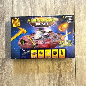 Alien Planet Dig Site- NWT